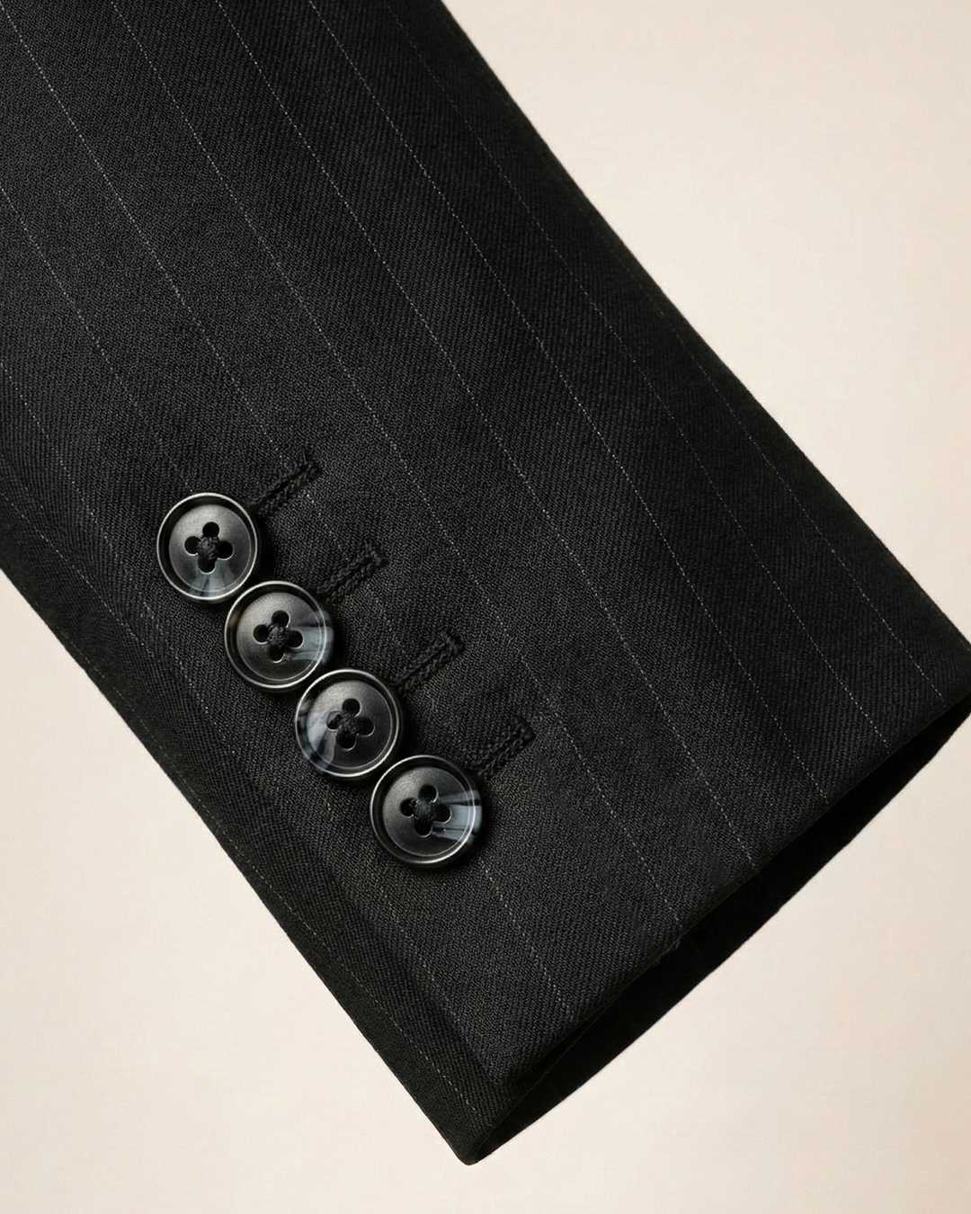 İtalyan Stil Siyah Silik Çizgili Kruvaze Takım Elbise