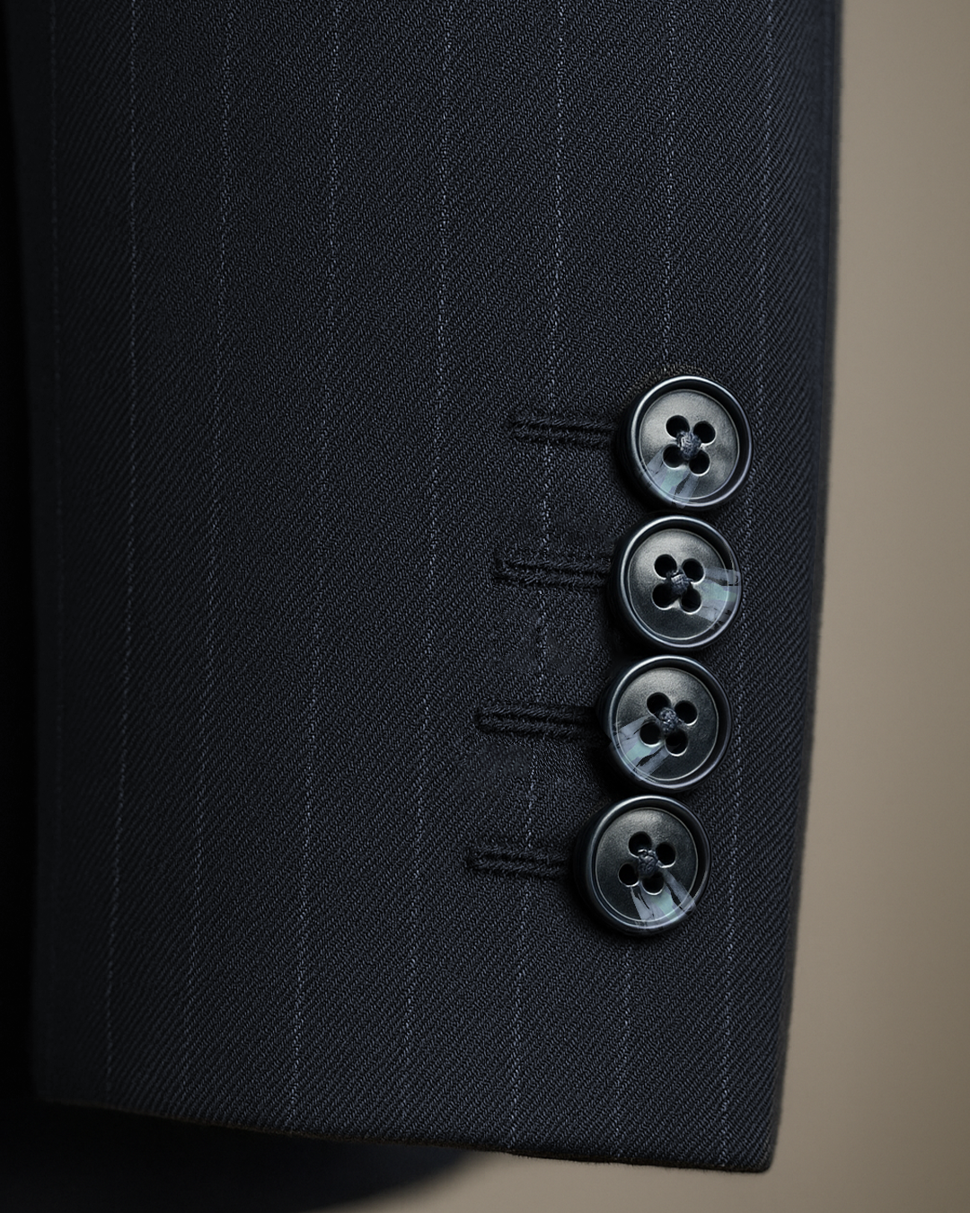 İtalyan Stil Koyu Lacivert Silik Çizgili Kruvaze Takım Elbise