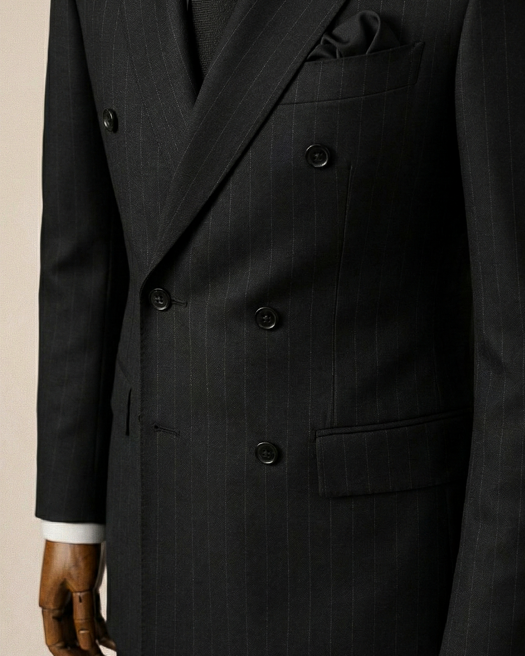 İtalyan Stil Siyah Silik Çizgili Kruvaze Takım Elbise